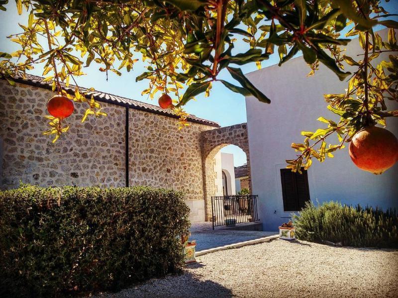 Borgo Giallonardo Wine Relais Realmonte Eksteriør billede